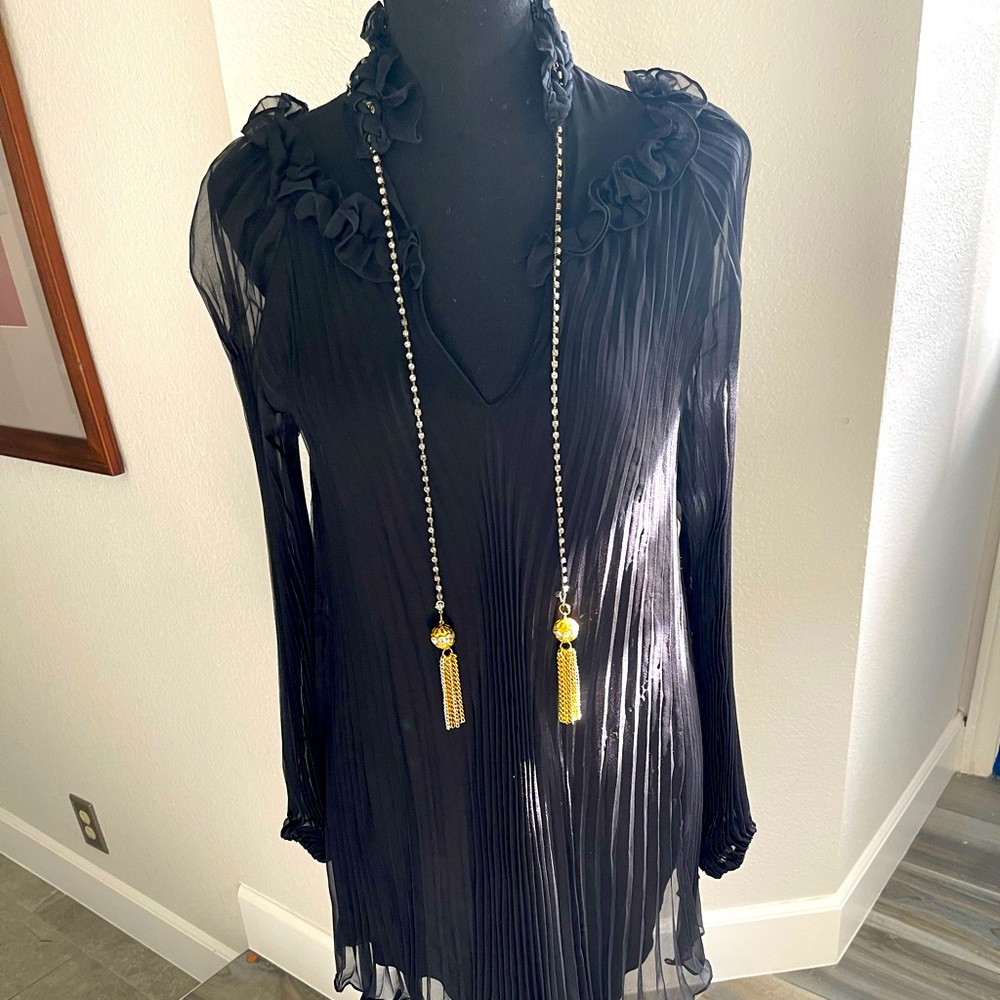 Meghan TM Vintage dress only worn once size 0 Beautiful for the holidays 32”long